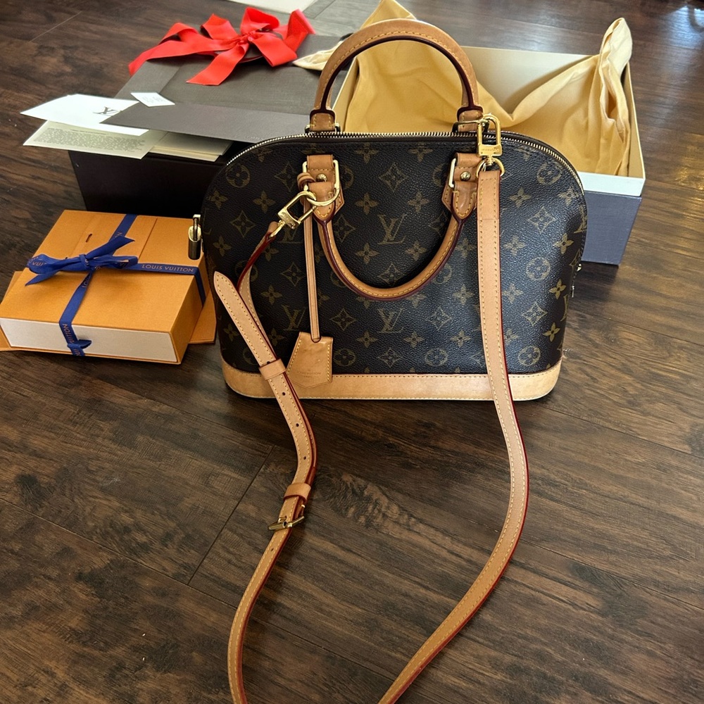 Authentic monogram alma pm w/ strap, can be sold separately